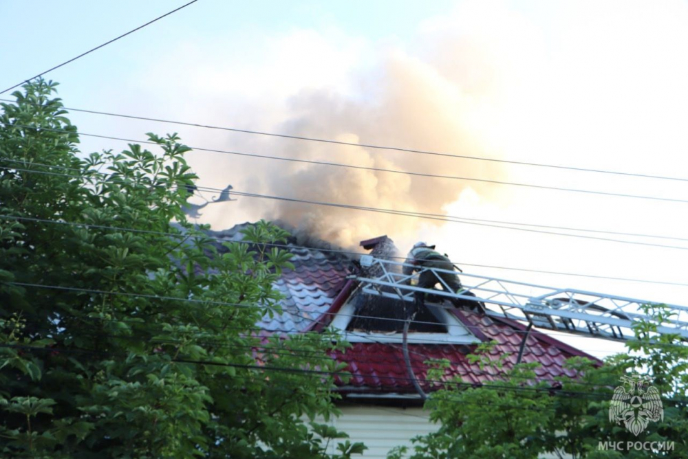 В 3 часа ночи в Тамбове загорелся частный дом на улице Комсомольской