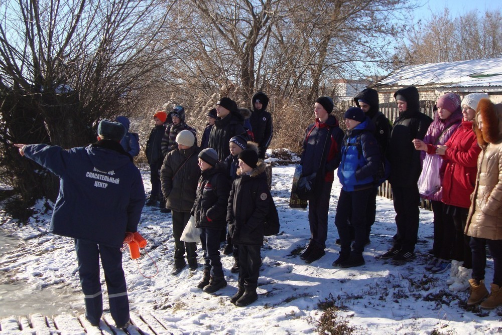 В Тамбовской области школьников обучили спасать провалившихся под лед