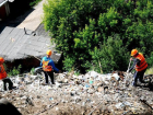 Только промышленные альпинисты смогли добраться до мусорных завалов на улице Степной