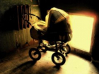 19-летняя мать "прикурила" коляску со своим ребенком