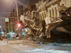 Рано утром в Тамбове ветром сорвало строительные леса с художественной школы