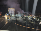 В Тамбовской области произошло лобовое столкновение двух тягачей: фуры загорелись, один из водителей в больнице