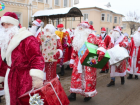 Деды Морозы и морозомобиль прошли парадом по Рассказово 