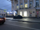 «Приора» снесла столб на тротуаре в центре Тамбова