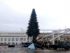 Главную ёлку города собрали на площади Ленина 