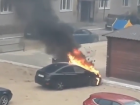 В Тамбове во дворе дома на Советской загорелся автомобиль