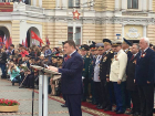 Губернатор поздравил ветеранов и участников парада с Днем Победы