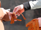 Волонтеры раздали более 1000 георгиевских ленточек тамбовчанам. Где можно носить символ Победы?