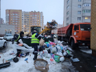 В Тамбове убирают образовавшиеся из-за обильного снегопада мусорные завалы