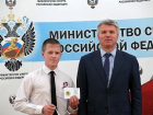 Министр спорта РФ вручил золотые знаки отличия ГТО двум тамбовским выпускникам