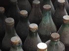В Тамбовской области раскопали больше сотни бутылок с непонятной жидкостью