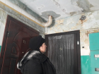 Жители дома по улице Елецкой, 12 борются с «водной стихией» 