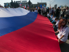 84-метровый флаг России развернут в Тамбове в честь государственного праздника 
