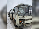 В городе Рассказово автобус врезался в остановочный павильон