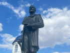 В Бондарях поставили памятник Чайковскому