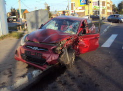 Hyundai Solaris не поделил перекресток с Audi A6: в больницу попали трое