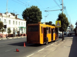 Автоледи влетела в автобус на центральной улице Тамбова