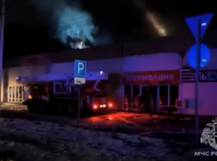 В посёлке Строитель двое местных жителей ограбили сгоревший торговый центр 