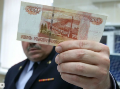 С тамбовским таксистом расплатились крупной фальшивой купюрой