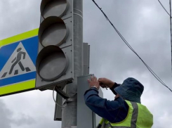 На севере Тамбова рядом с новой школой заработали светофоры