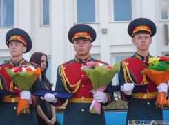 Губернатор вручил награды лучшим людям региона прямо на главной площади 