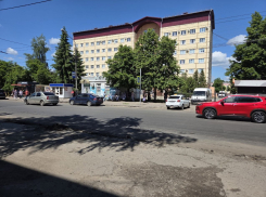 Ларьки у областной больницы в Тамбове могут убрать ради расширения тротуара