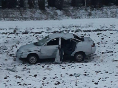 В Знаменском районе автомобиль «ВАЗ 2110» вылетел в кювет