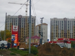 «Троих человек вытащили, один погиб»: в Тамбове произошло ЧП на стройке