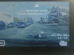 В Тамбове водитель сбил выбежавшего из-за автобуса студента колледжа на пешеходном переходе