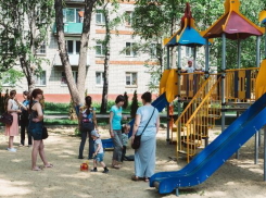 В сквере на Пензенской посадили живую изгородь протяженностью 324 метра