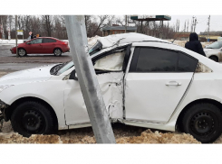 В День защитника Отечества в Тамбовской области погиб водитель, врезавшись в столб