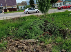 Жители Покрово-Пригородного третий месяц ждут асфальта после аварии