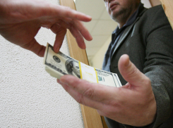 Экс-полицейский из Мичуринска стал обвиняемым, взяв 2 млн рублей взятки