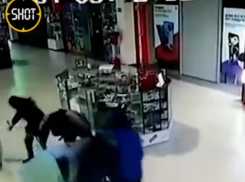 В Тамбове неизвестные вынесли из «Карусели» банкомат почти с 5 миллионами рублей 