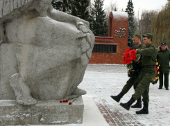 Помолчим в честь Дня памяти неизвестного солдата
