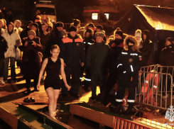 В Тамбове в проруби на Крещение окунались более 2000 человек