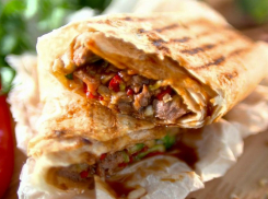 Тамбовскую шаурму проверили на свежесть. Проверку прошла не вся