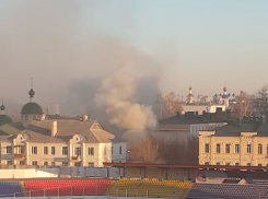Из-за пожара на территории храма центр Тамбова заволокло дымом