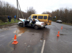 Двое детей попали в больницу после столкновения «Газели» и «десятки»