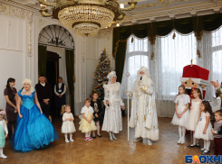 Детвора пришла на бал в Асеевский дворец. ФОТООБЗОР