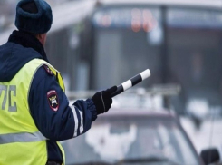 В Кирсанове полицейского протащил за машиной нетрезвый водитель 