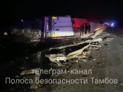 В Никифоровском округе фура врезалась в легковой автомобиль и опрокинулась