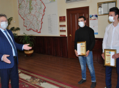 Полиция наградила двух тамбовчан за помощь в поимке убийцы 13-летней девочки