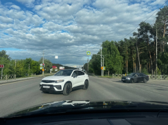 В Тамбове автомобилисты продолжают жаловаться на дорожные знаки, оставшиеся после ремонта Рассказовского шоссе