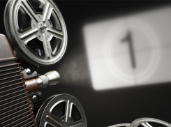 Холодный Ленинград, теплый Париж и опасный Мумбай: премьеры в кино на 9 мая