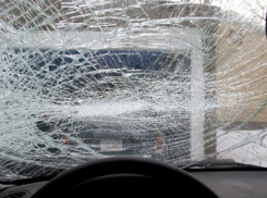 Тамбовчанин избил липецкого таксиста и повредил машину лопатой