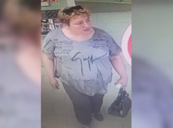 Полицейские разыскивают грабительницу, укусившую за палец директора супермаркета в Тамбове