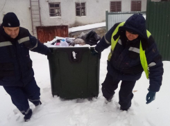 В Тамбовской области снежные завалы осложняют работу коммунальщиков 