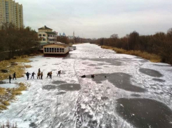 Под лед канала Цны провалился человек 