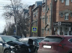 В тройном ДТП в центре Тамбова пострадала девушка